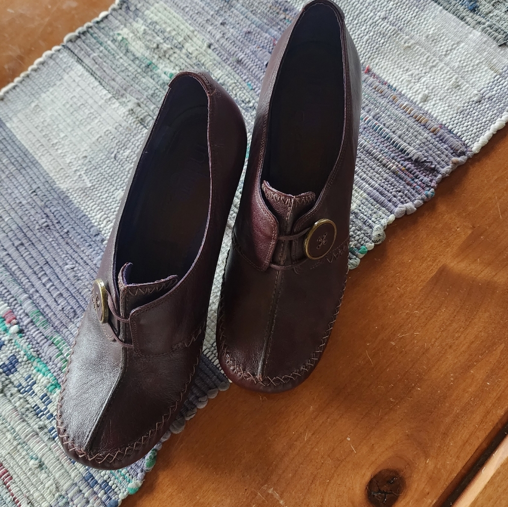 Clarks Indigo slip on comfort heels bendable brown 10m button detail